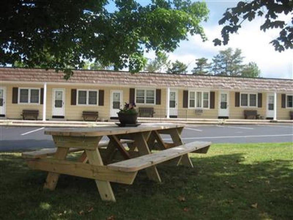 All Seasons Inn Oswego Exterior photo
