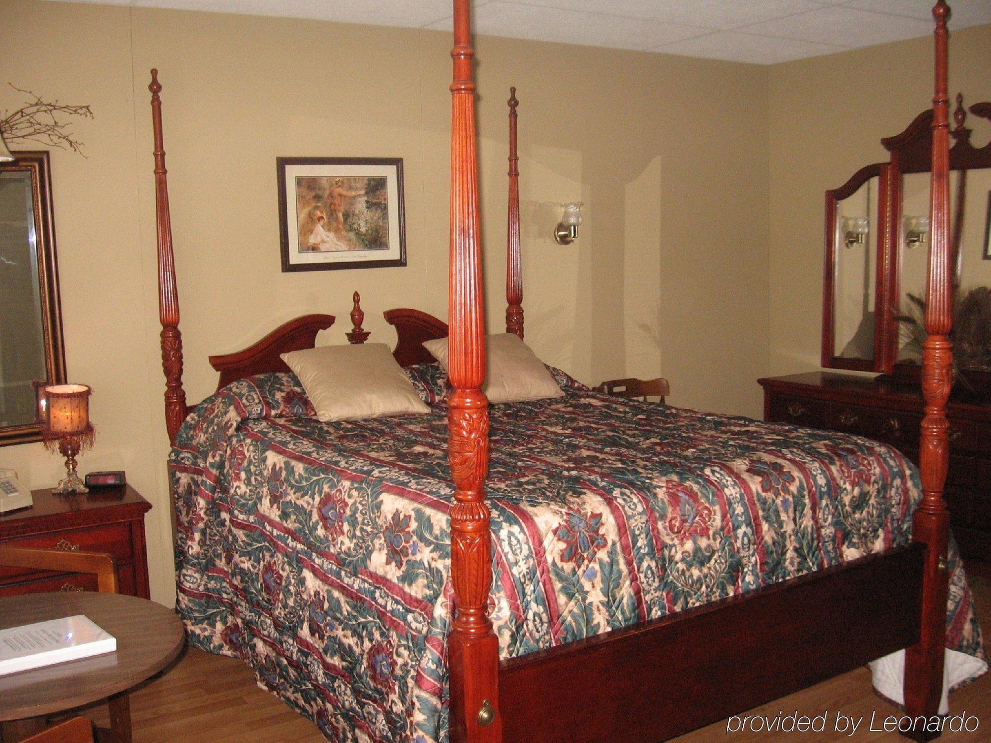 All Seasons Inn Oswego Room photo