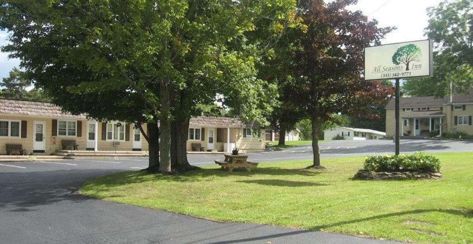 All Seasons Inn Oswego Exterior photo